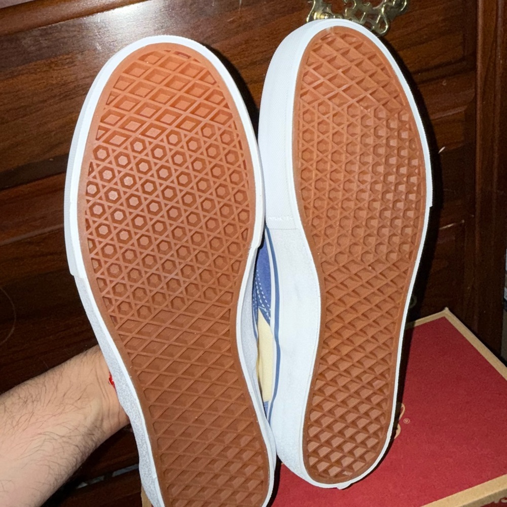 Brand new vans - Picture 2 of 4